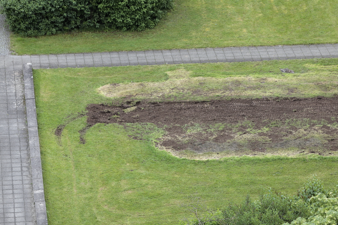 17.05.2024 - Erde für Tiefgaragensanierung am KMR 52-62