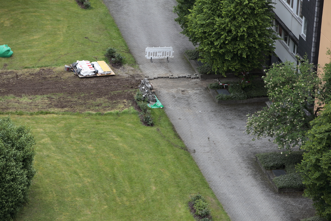 17.05.2024 - Erde für Tiefgaragensanierung am KMR 52-62