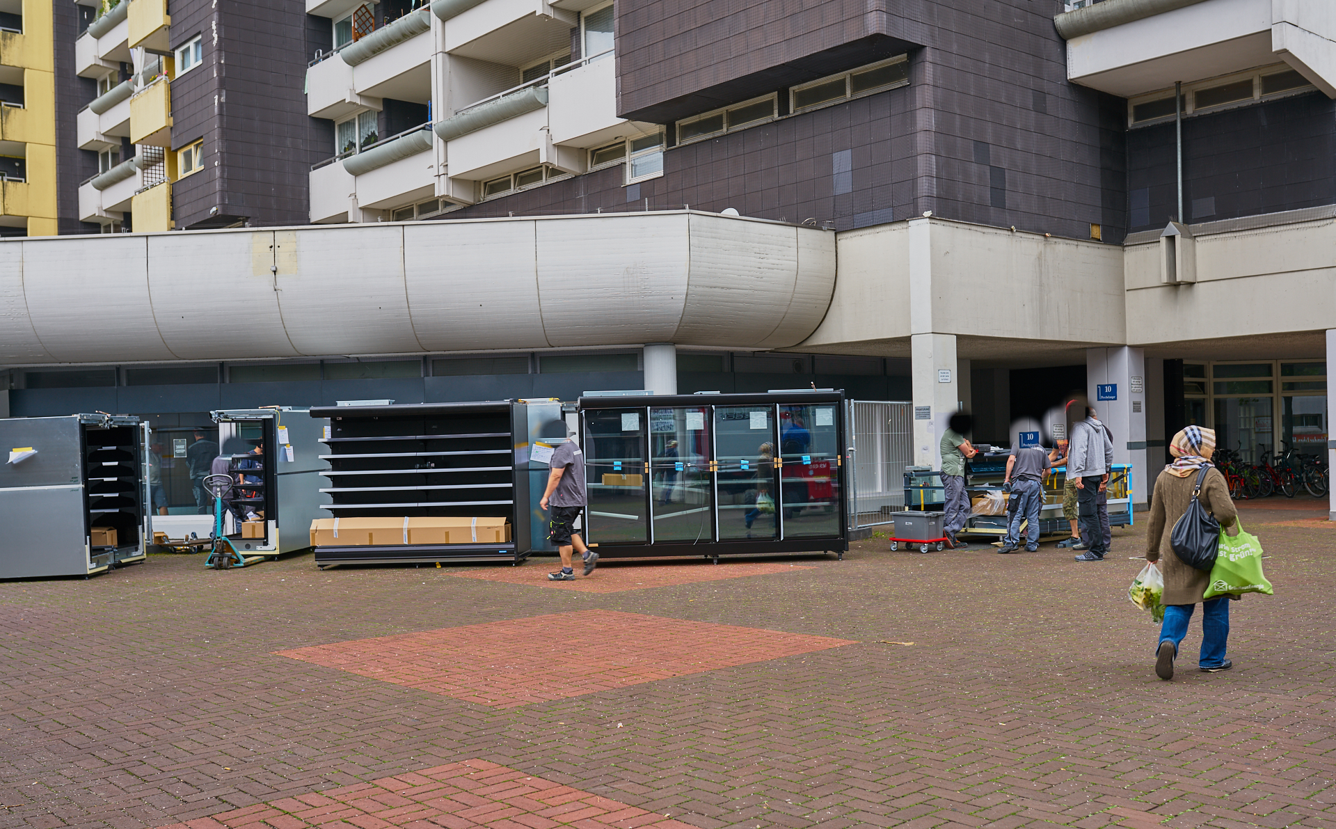 Die Regale für unser neuen EDEKA-Einkaufsmarkt werden geliefert.