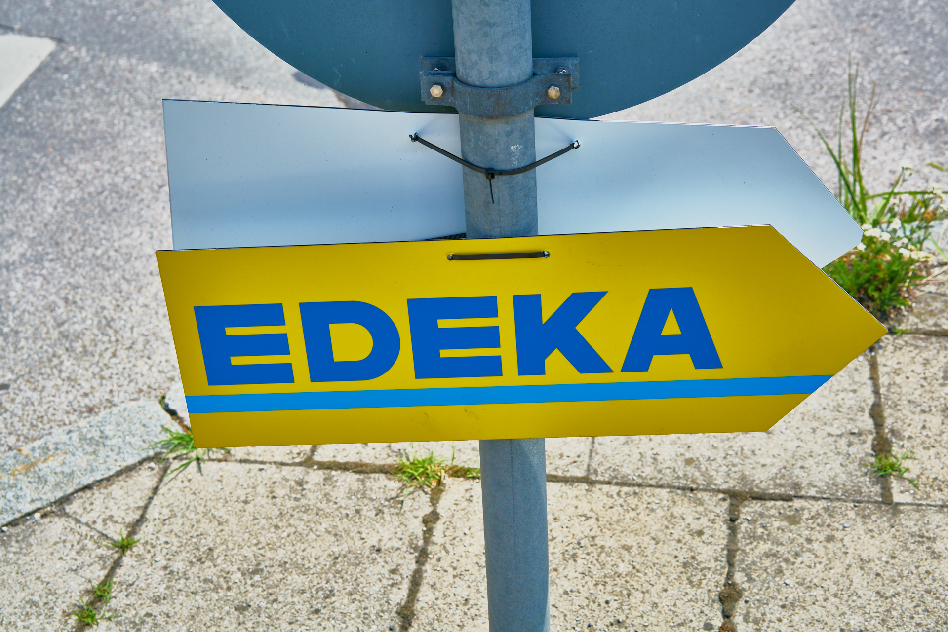 Neue Hinweisschilder für unser #EDEKA im #Marx-Zentrum