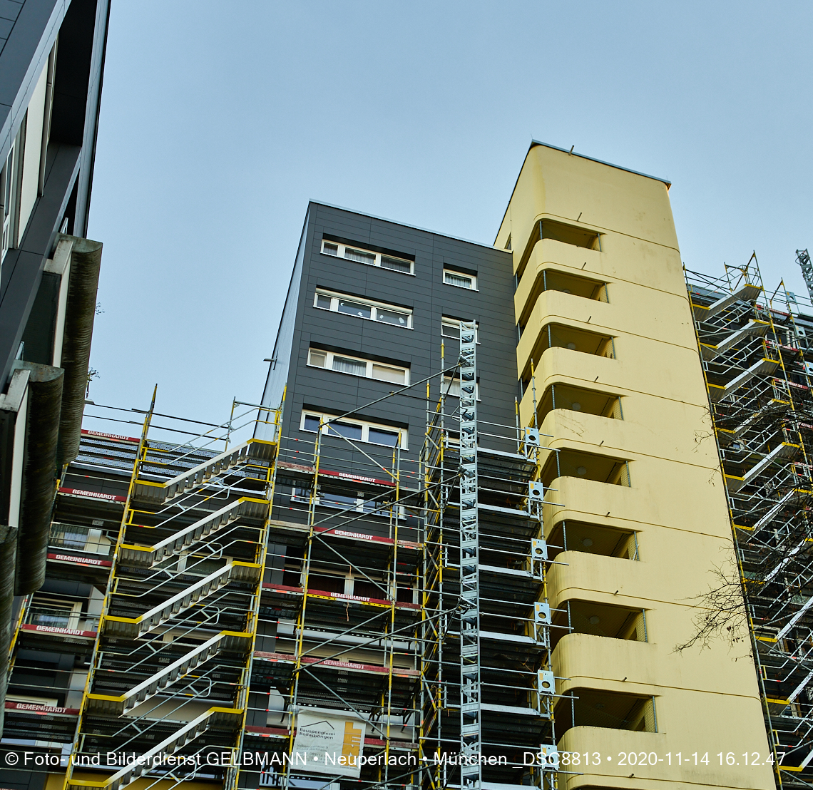 Fassadensanierung am Peschelanger im Marx-Zentrum in Neuperlach